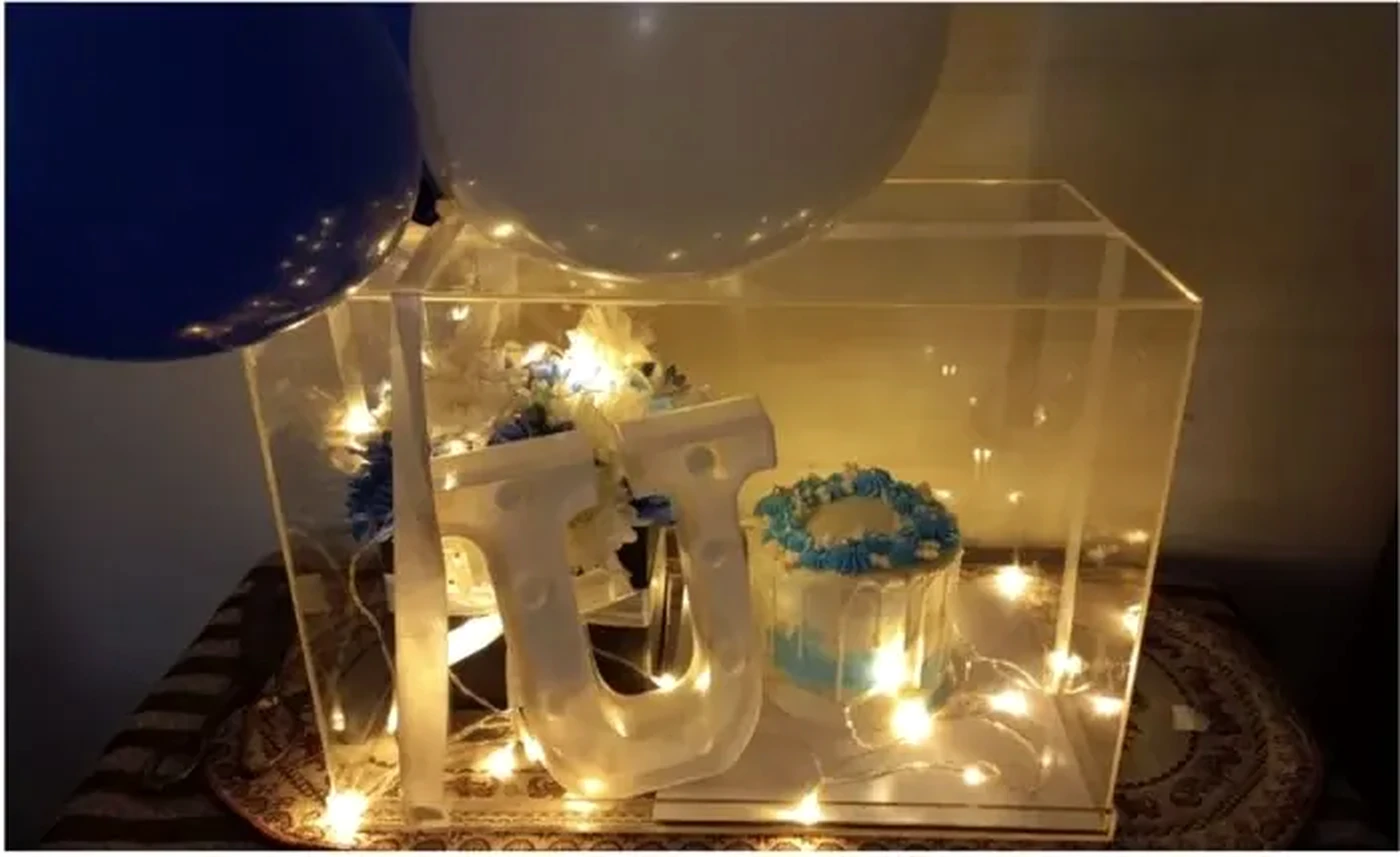 Fiorabliss acrylic and cake presentation
